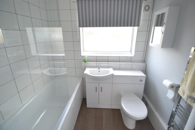 Neville Close, Andover, SP10 2DW Graham & Co